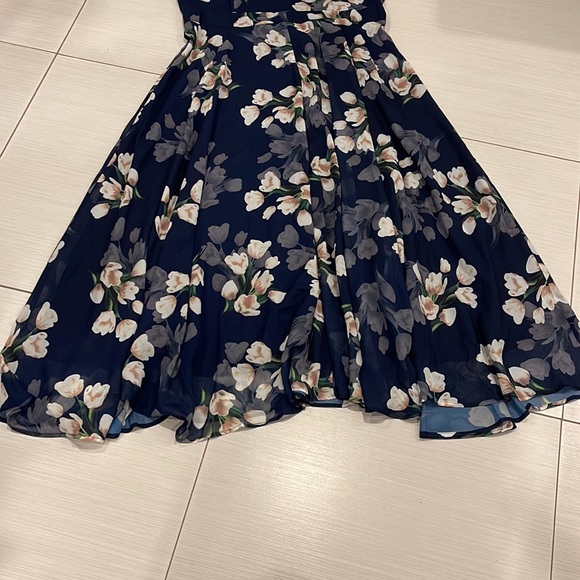 Flycurvy NWT Maxi lined Dress in a beautiful Navy colorful Print. - Picture 7 of 11